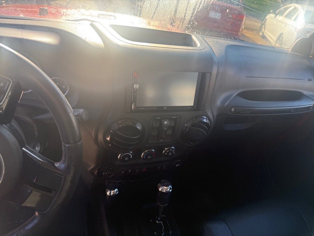 Jeep Wrangler Unlimited Sahara 4WD 2012 Jeep Wrangler Unlimited Sahara 4WD 2012