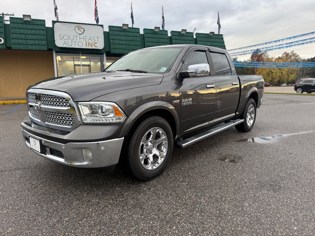2017 RAM 1500 Laramie 4x2 Crew Cab 5'7" Box