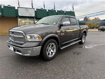 2017 RAM 1500 Laramie 4x2 Crew Cab 5'7" Box