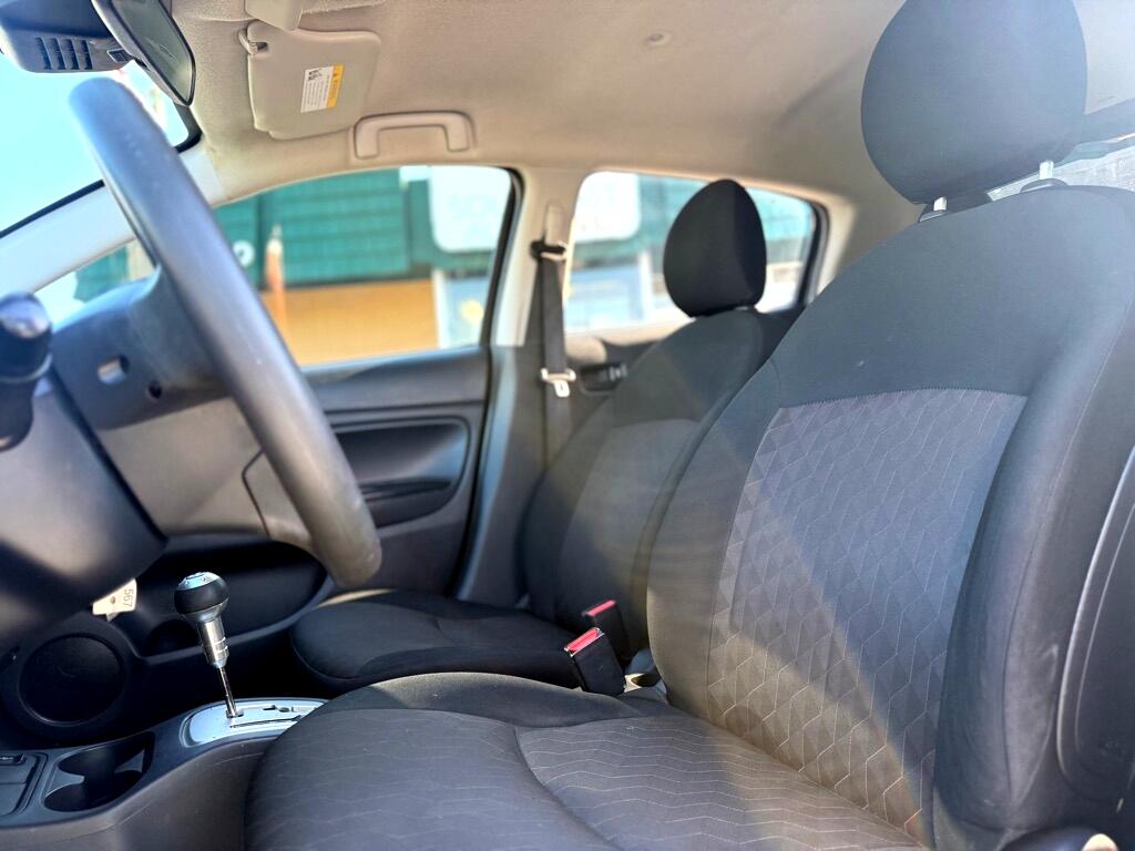 Mitsubishi Mirage ES CVT 2022