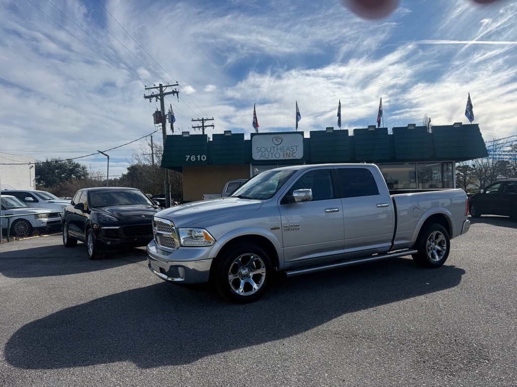 RAM 1500 Laramie 4x4 Crew Cab 6'4" Box 2017