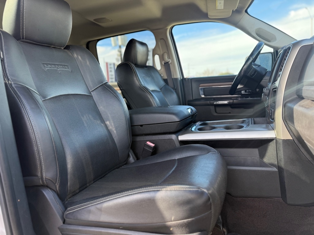 RAM 1500 Laramie 4x4 Crew Cab 6'4" Box 2017