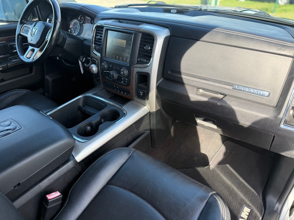 RAM 1500 Laramie 4x4 Crew Cab 6'4" Box 2017