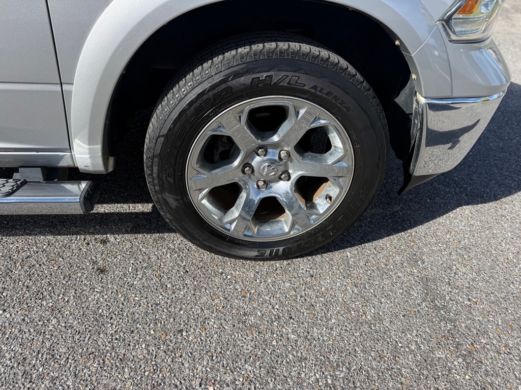 RAM 1500 Laramie 4x4 Crew Cab 6'4" Box 2017