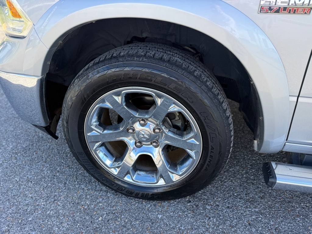 RAM 1500 Laramie 4x4 Crew Cab 6'4" Box 2017