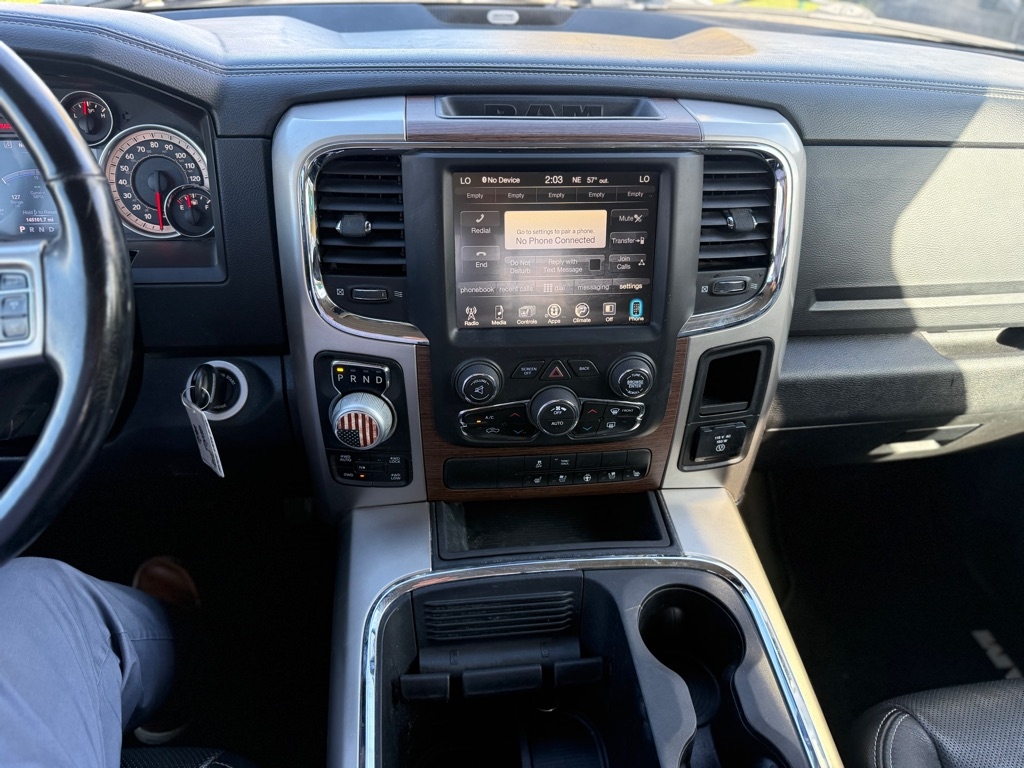 RAM 1500 Laramie 4x4 Crew Cab 6'4" Box 2017