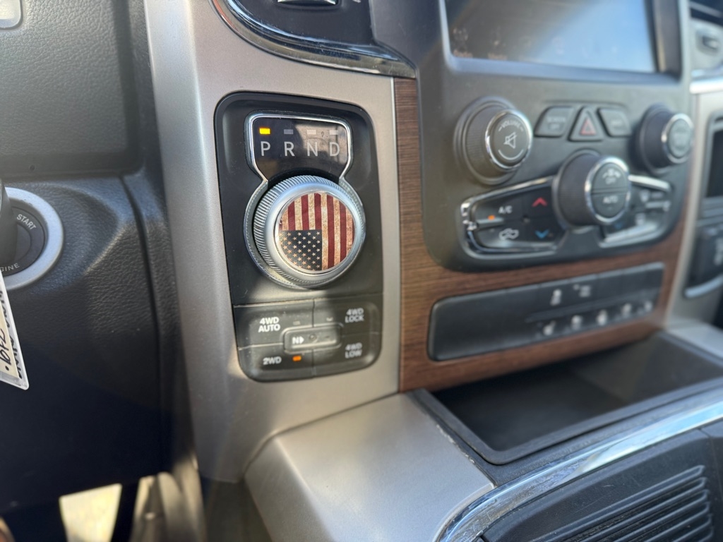 RAM 1500 Laramie 4x4 Crew Cab 6'4" Box 2017