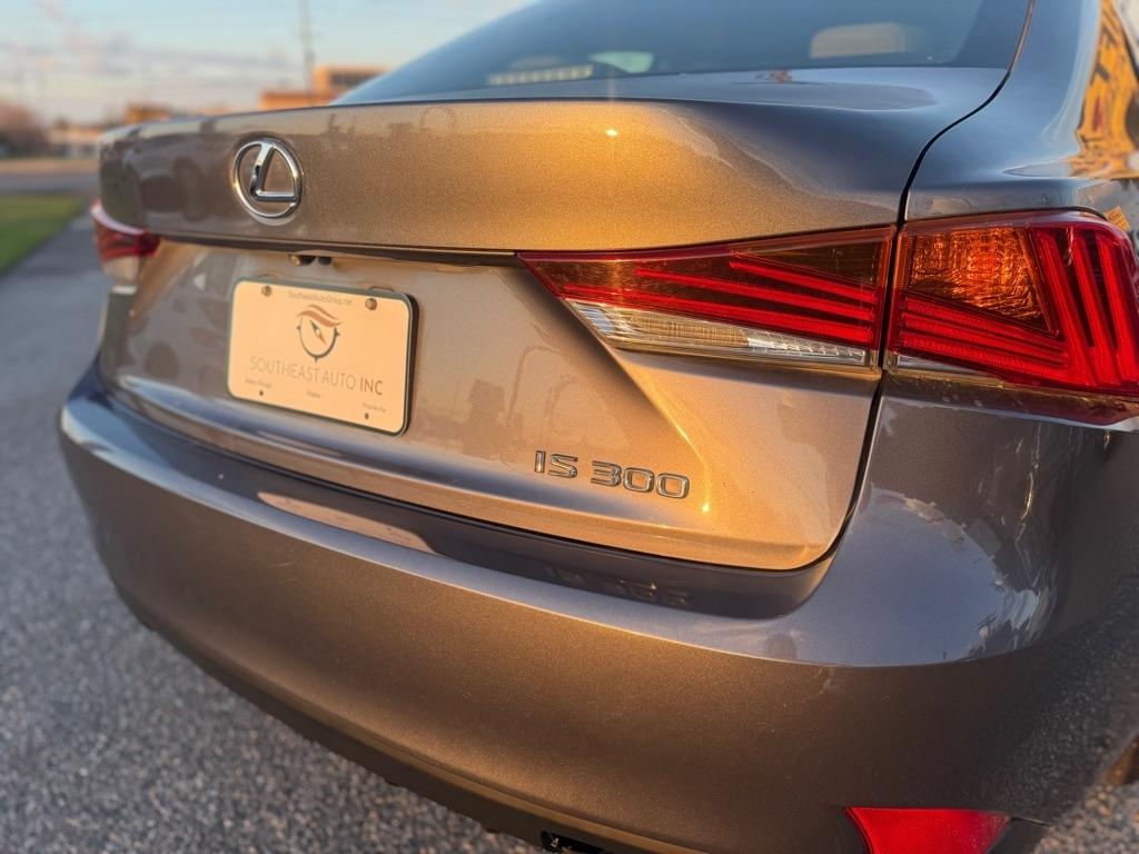 Lexus IS IS 300 RWD 2018