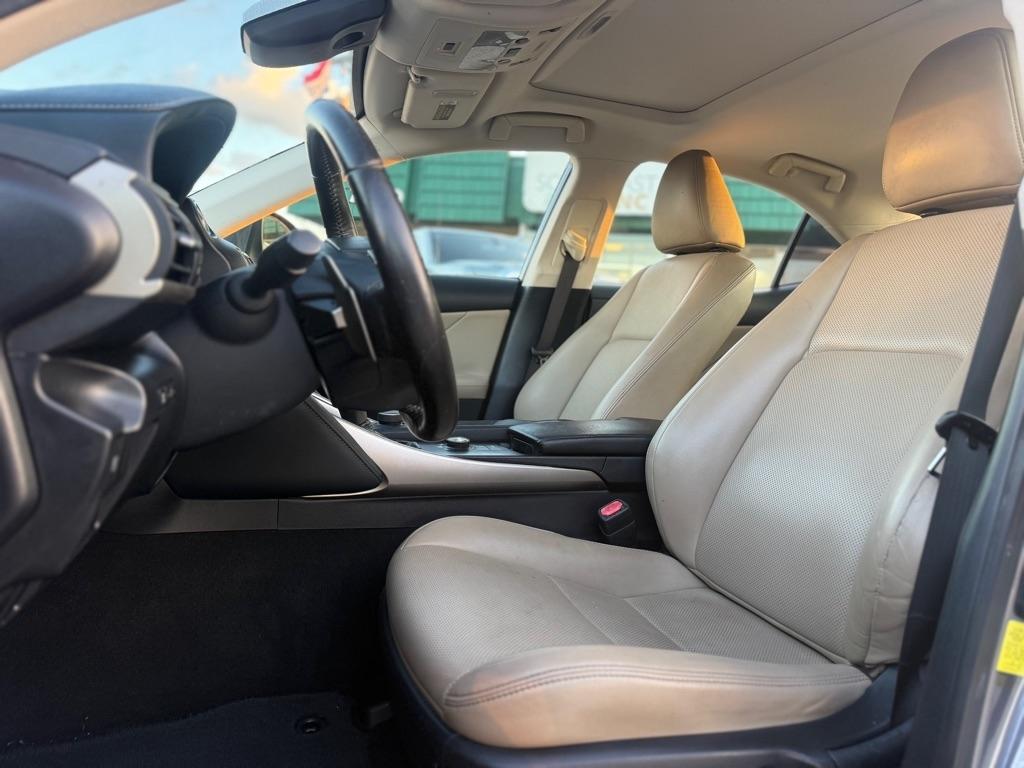 Lexus IS IS 300 RWD 2018