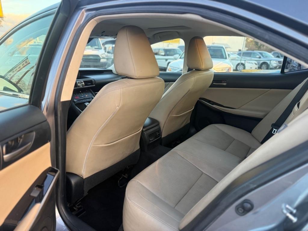 Lexus IS IS 300 RWD 2018