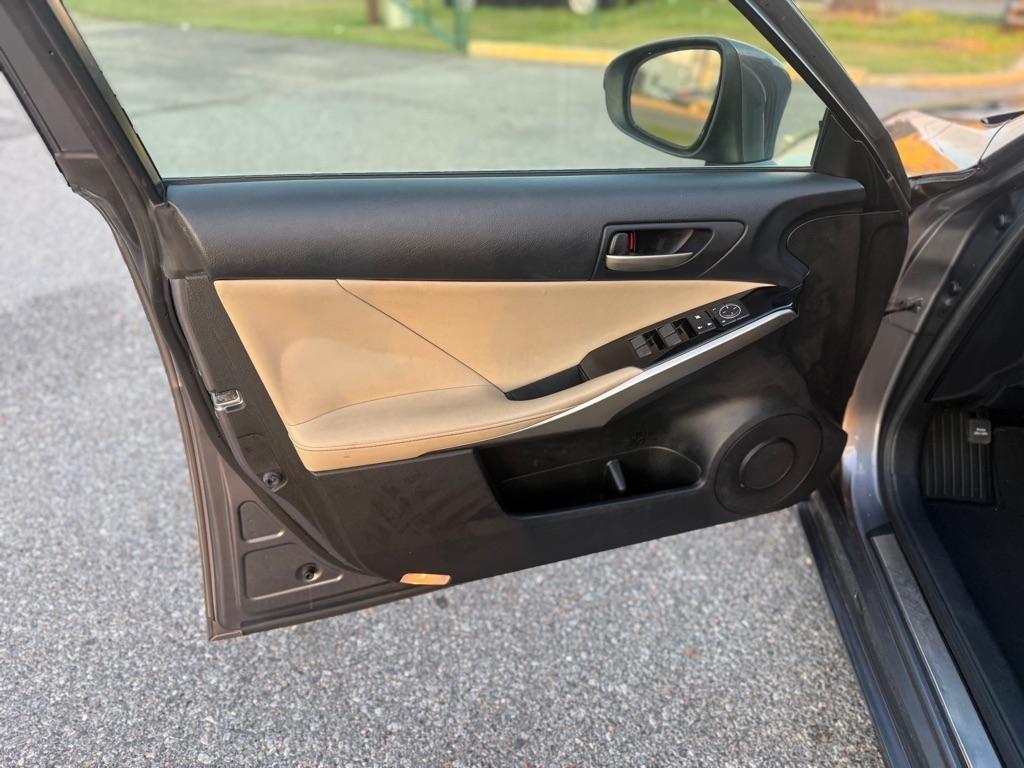 Lexus IS IS 300 RWD 2018