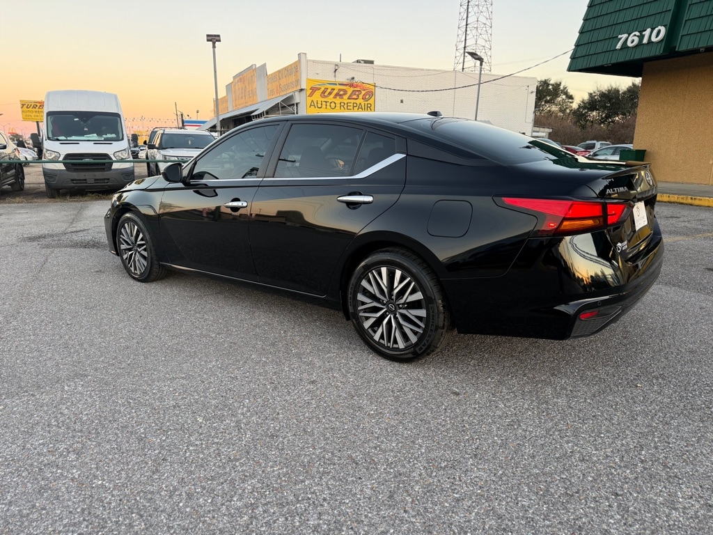 Nissan Altima 2.5 SV Sedan 2024