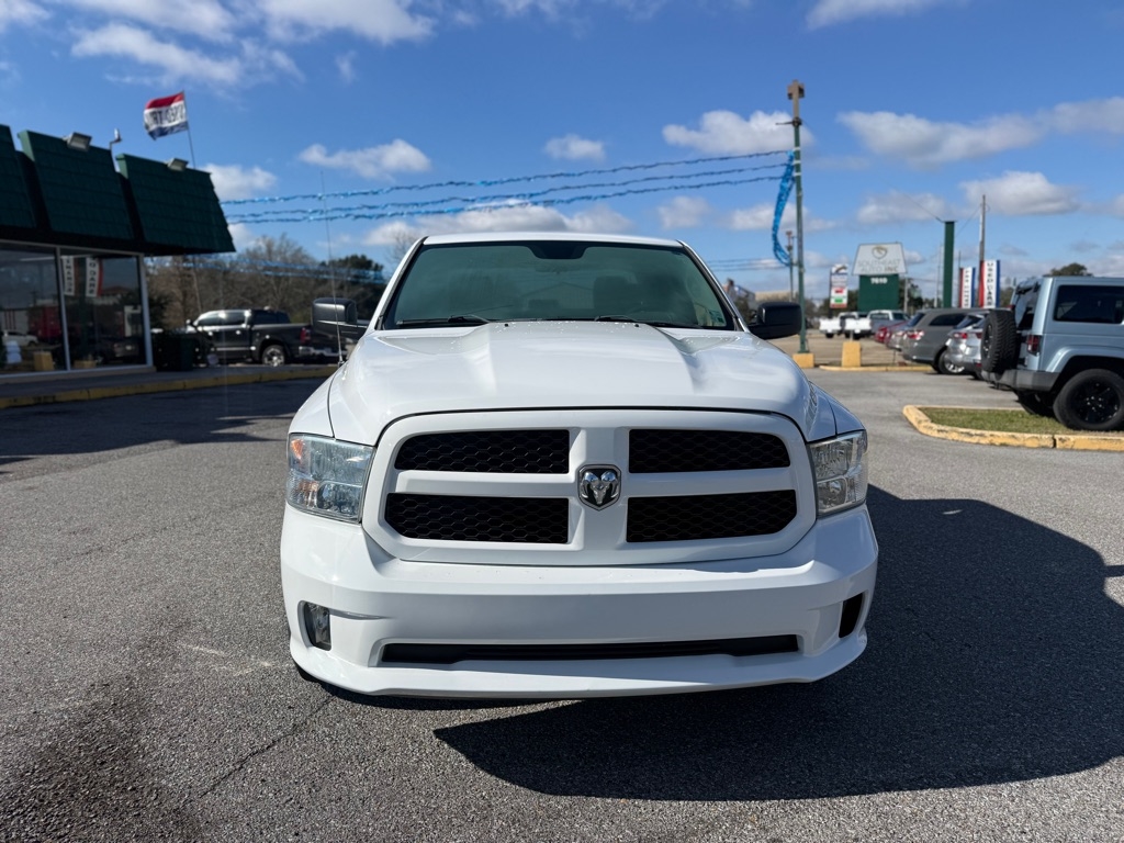 RAM 1500 Express 4x2 Quad Cab 6'4" Box 2018
