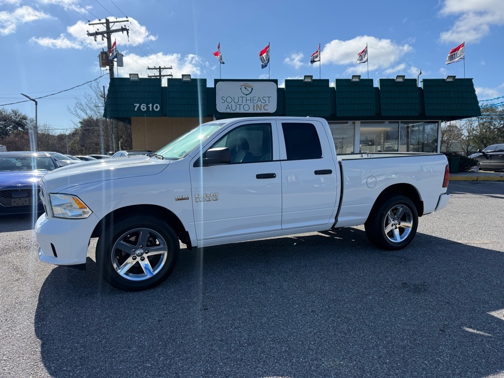 RAM 1500 Express 4x2 Quad Cab 6'4" Box 2018