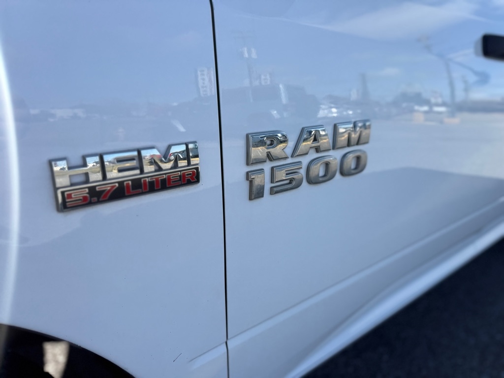 RAM 1500 Express 4x2 Quad Cab 6'4" Box 2018