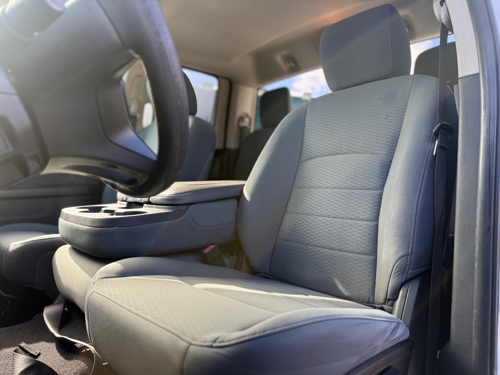 RAM 1500 Express 4x2 Quad Cab 6'4" Box 2018