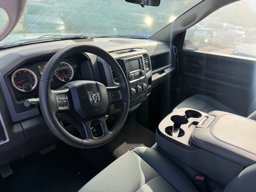 RAM 1500 Express 4x2 Quad Cab 6'4" Box 2018