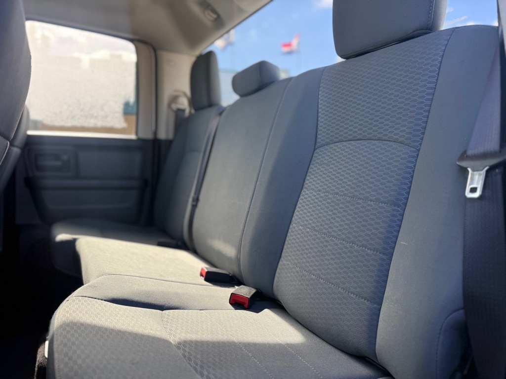 RAM 1500 Express 4x2 Quad Cab 6'4" Box 2018