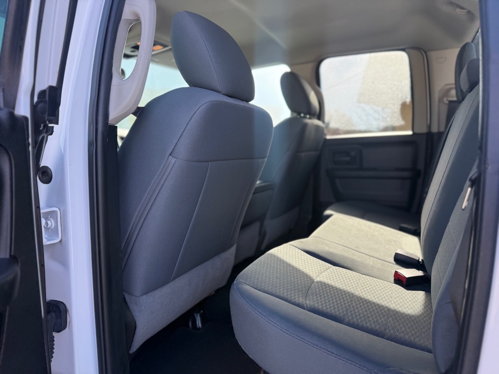 RAM 1500 Express 4x2 Quad Cab 6'4" Box 2018