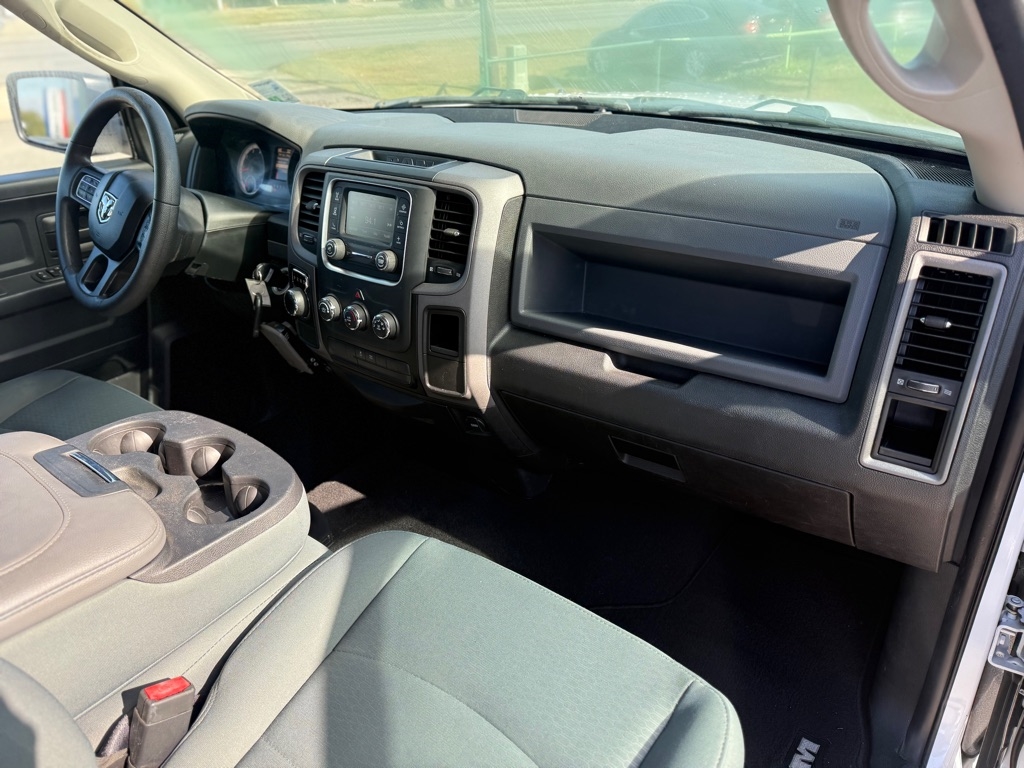 RAM 1500 Express 4x2 Quad Cab 6'4" Box 2018