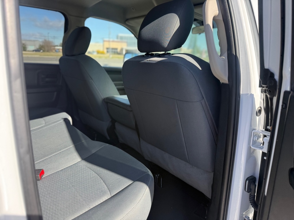 RAM 1500 Express 4x2 Quad Cab 6'4" Box 2018