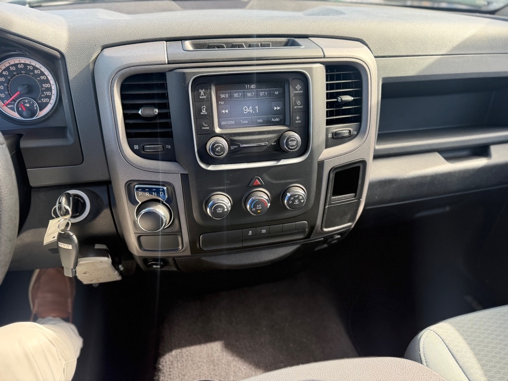 RAM 1500 Express 4x2 Quad Cab 6'4" Box 2018