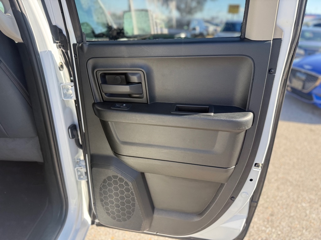 RAM 1500 Express 4x2 Quad Cab 6'4" Box 2018