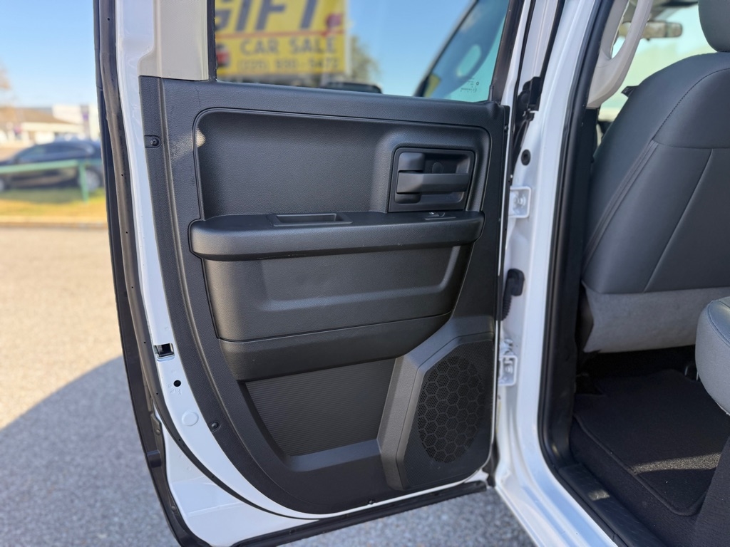 RAM 1500 Express 4x2 Quad Cab 6'4" Box 2018