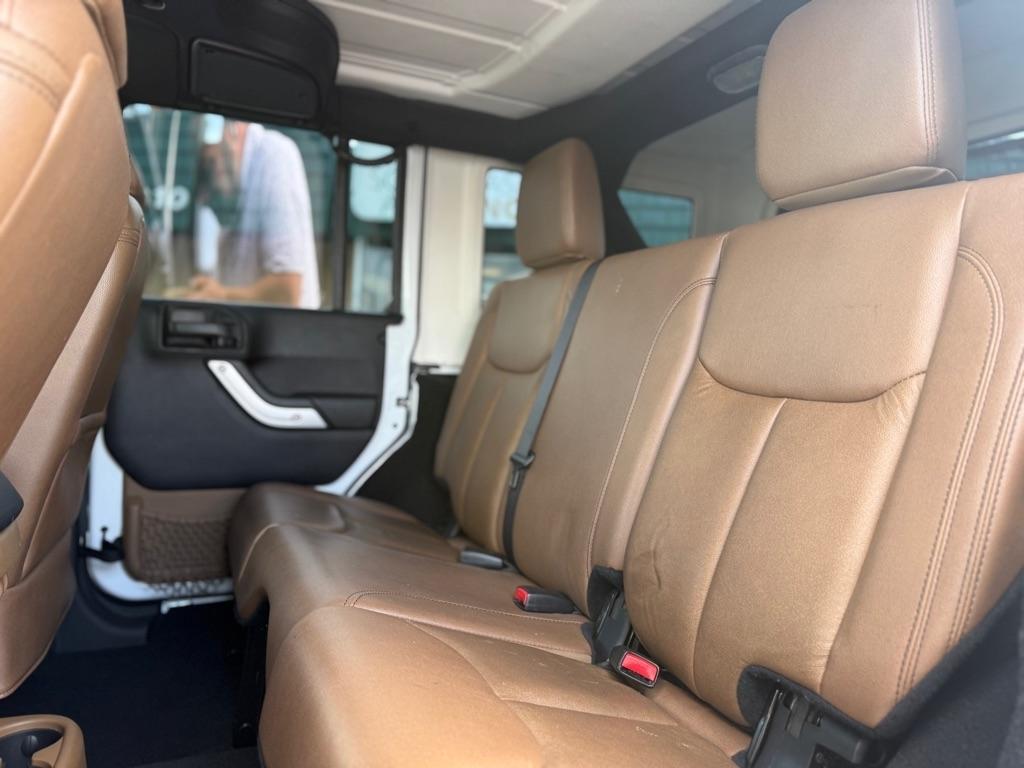 Jeep Wrangler Unlimited 4WD 4dr Sahara 2016