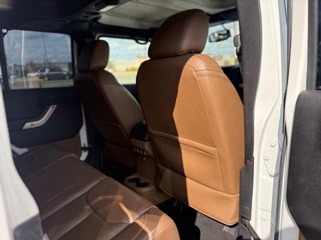 Jeep Wrangler Unlimited 4WD 4dr Sahara 2016