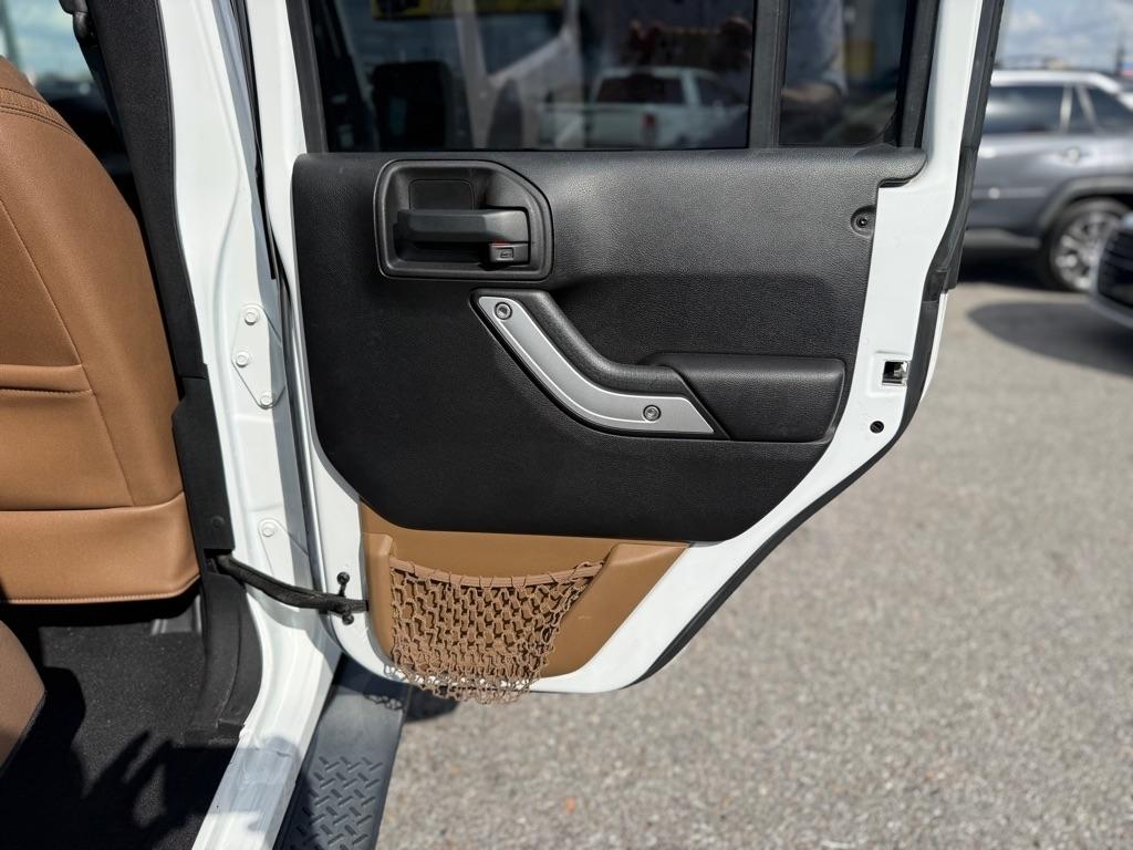 Jeep Wrangler Unlimited 4WD 4dr Sahara 2016