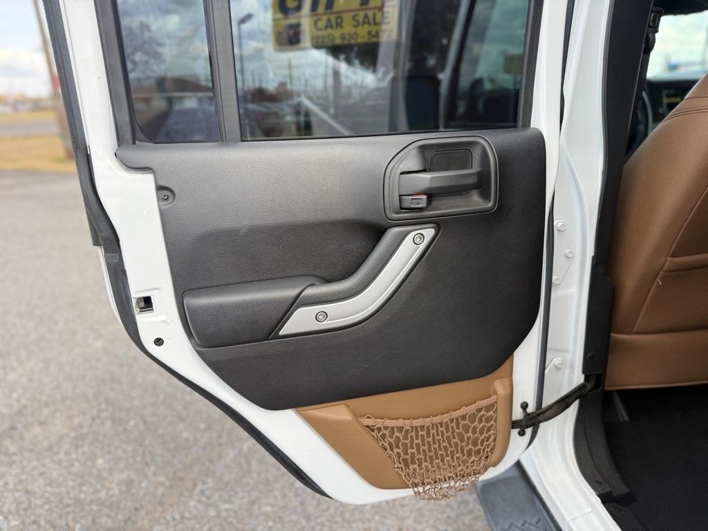 Jeep Wrangler Unlimited 4WD 4dr Sahara 2016