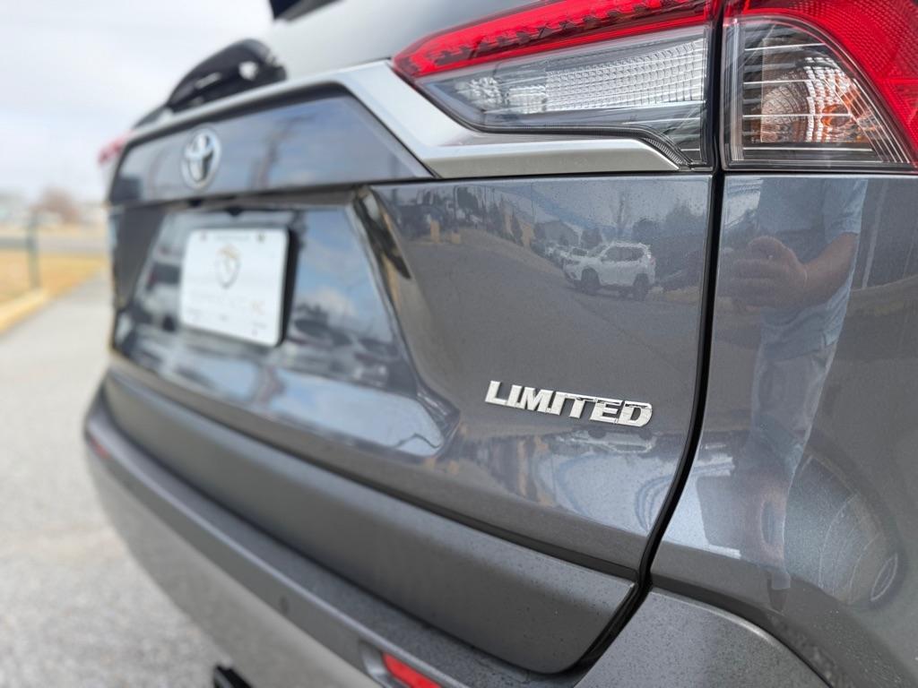 Toyota RAV4 Limited FWD (Natl) 2019