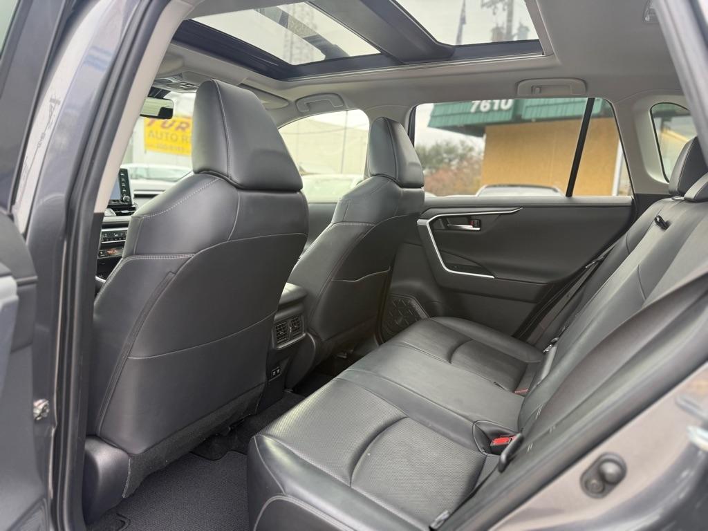 Toyota RAV4 Limited FWD (Natl) 2019