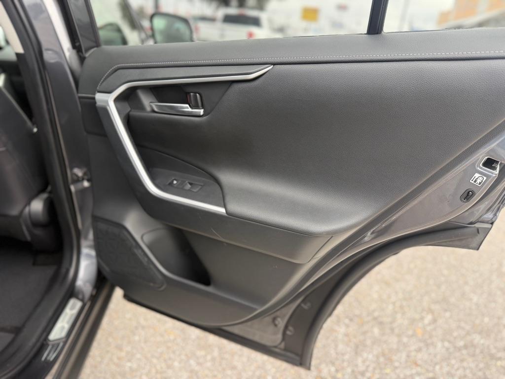 Toyota RAV4 Limited FWD (Natl) 2019