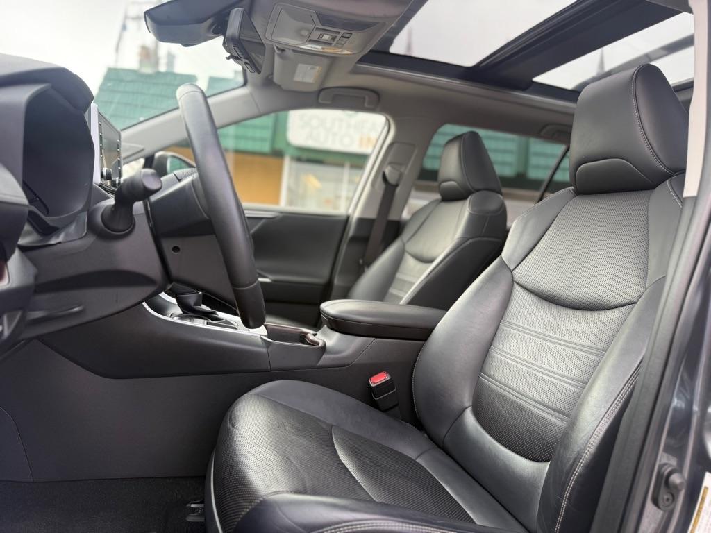 Toyota RAV4 Limited FWD (Natl) 2019