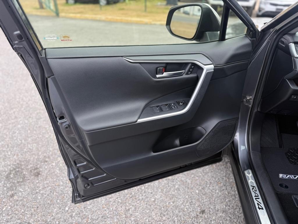 Toyota RAV4 Limited FWD (Natl) 2019