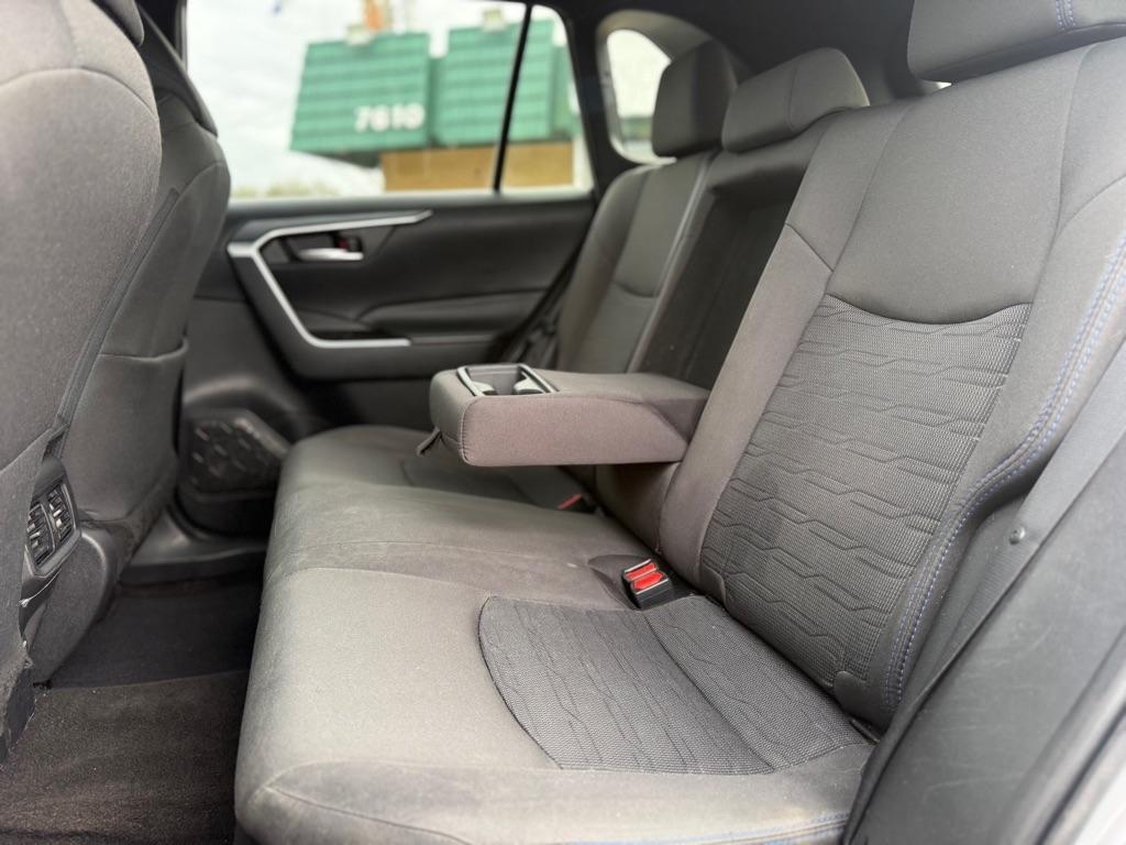 Toyota RAV4 Hybrid SE AWD (Natl) 2023