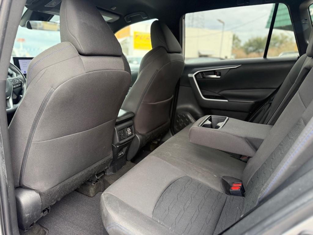 Toyota RAV4 Hybrid SE AWD (Natl) 2023