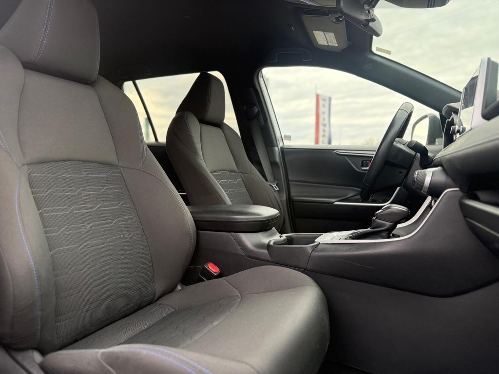 Toyota RAV4 Hybrid SE AWD (Natl) 2023