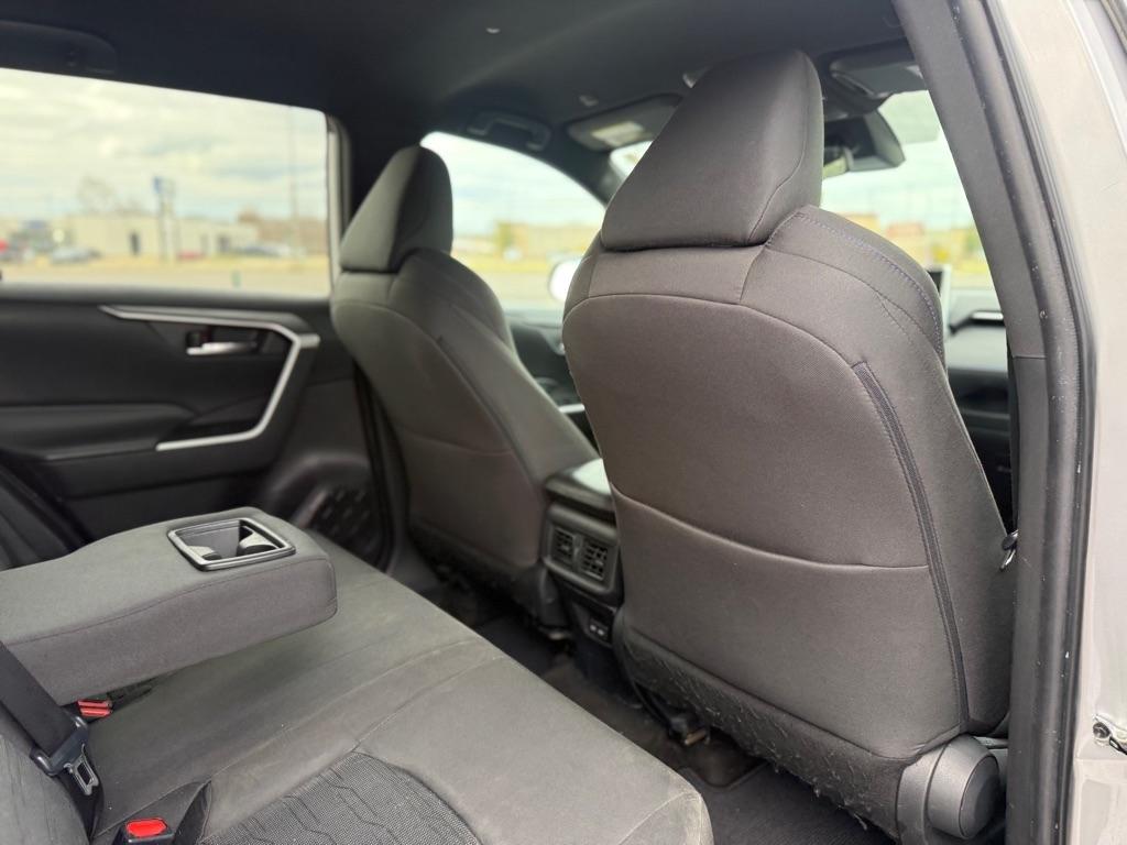 Toyota RAV4 Hybrid SE AWD (Natl) 2023