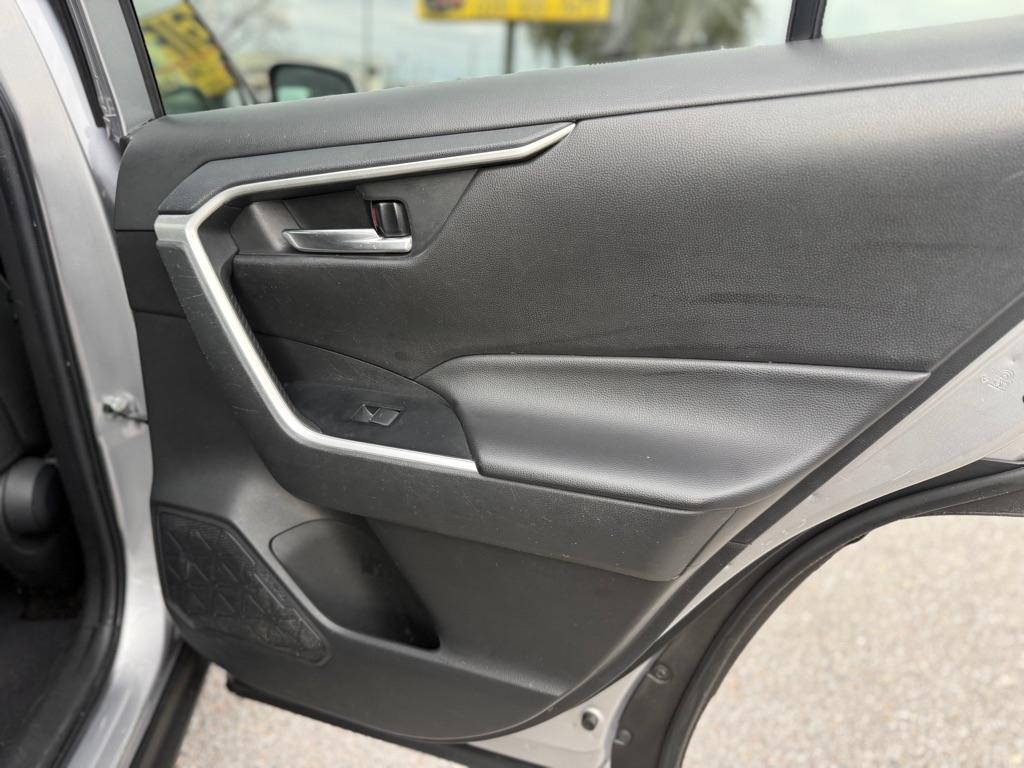 Toyota RAV4 Hybrid SE AWD (Natl) 2023