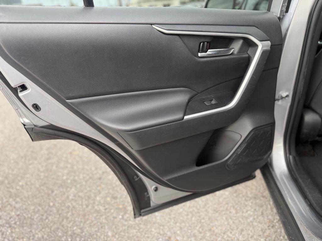 Toyota RAV4 Hybrid SE AWD (Natl) 2023