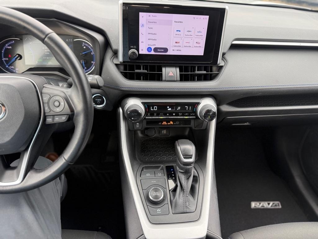 Toyota RAV4 Hybrid SE AWD (Natl) 2023