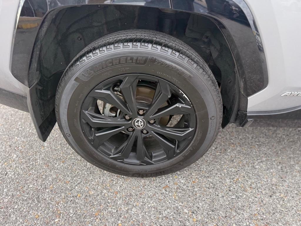 Toyota RAV4 Hybrid SE AWD (Natl) 2023