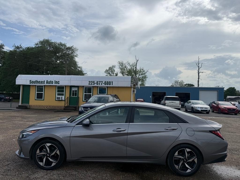 2022 Hyundai Elantra 