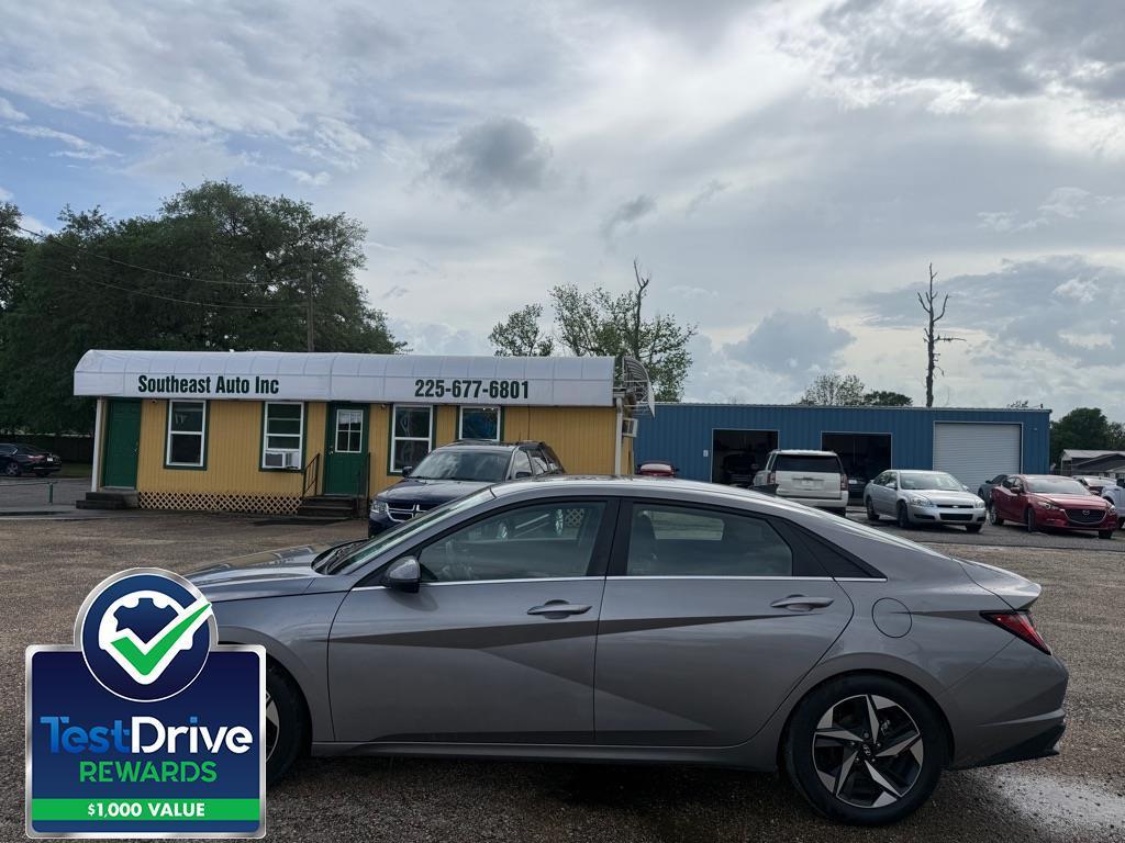 2022 Hyundai Elantra 