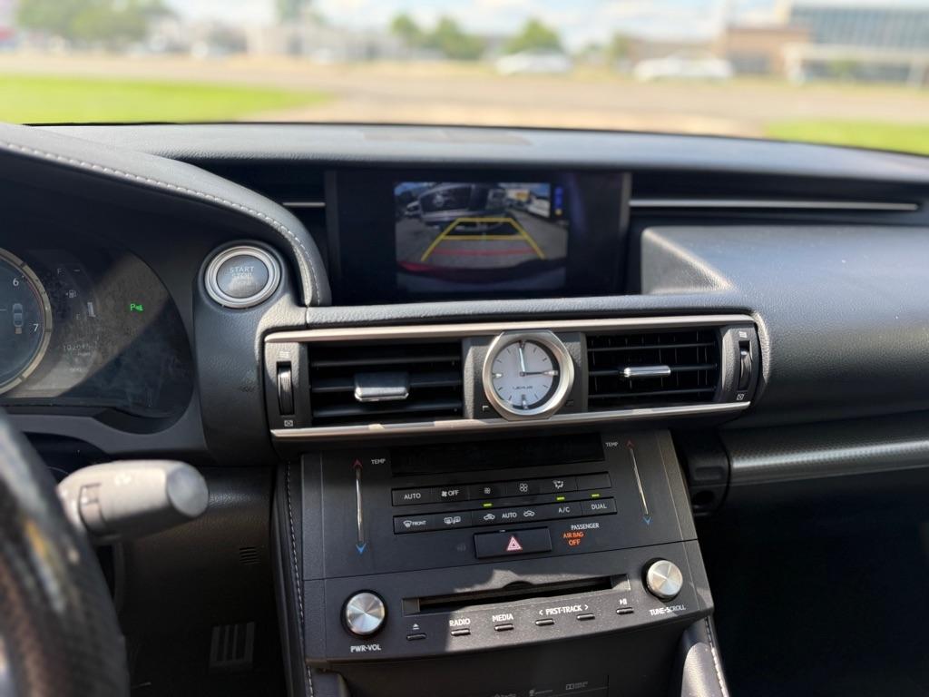 Lexus RC 200t Base 2016