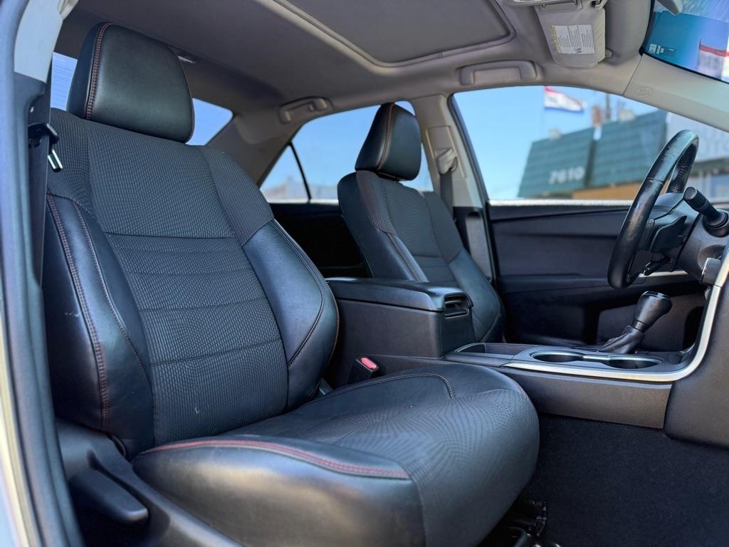 Toyota Camry XLE Auto (Natl) 2017
