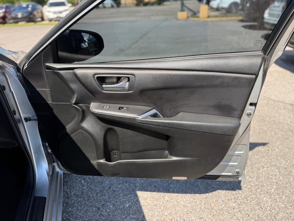 Toyota Camry XLE Auto (Natl) 2017